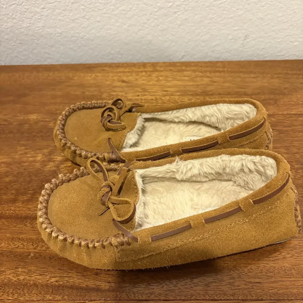 Minnetonka Slippers Youth Size 2 Tan Suede Moccasin Faux Fur‎ Lined Bow 4811